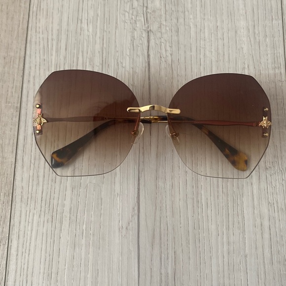 Accessories - Woman’s oversize sunglass